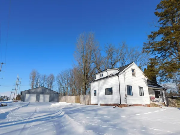 $199,900 | 462 West Main Street, Grand Ledge, MI 48837