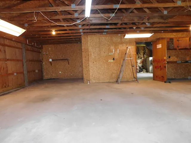 $199,900 | 462 West Main Street, Grand Ledge, MI 48837