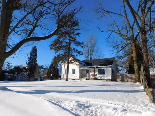 $199,900 | 462 West Main Street, Grand Ledge, MI 48837