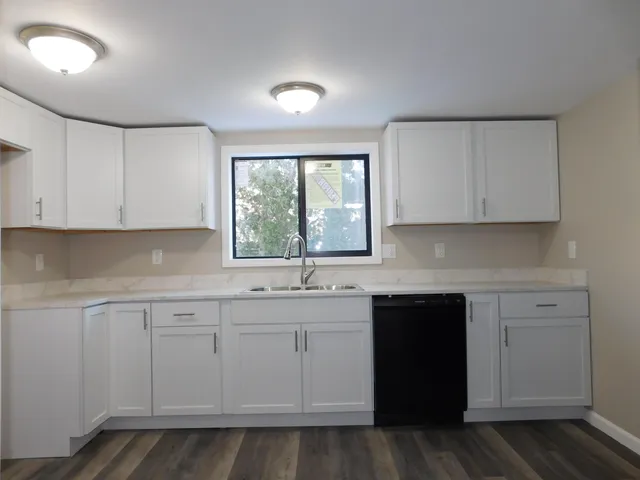 $199,900 | 462 West Main Street, Grand Ledge, MI 48837