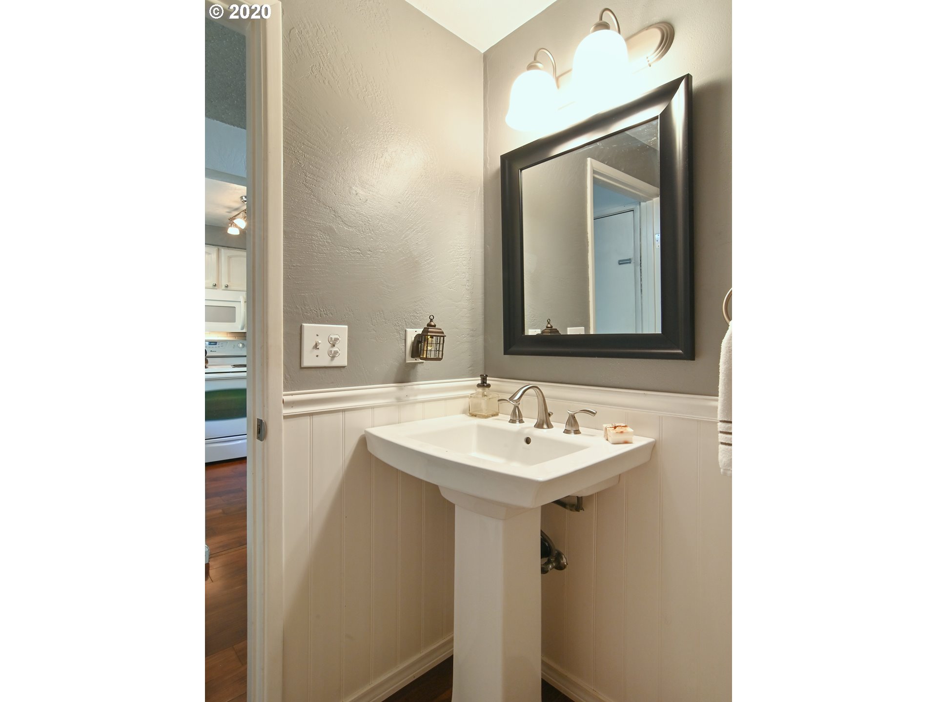 4441 Fox Hollow Road, Unit 2 Eugene, OR 97405 - Photo 11 of 31 Gallery Image 11