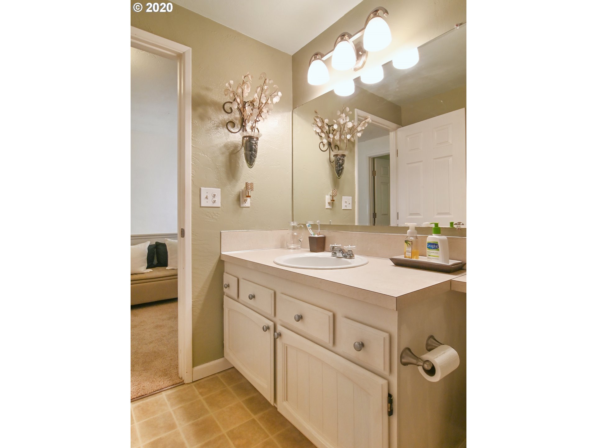 4441 Fox Hollow Road, Unit 2 Eugene, OR 97405 - Photo 16 of 31 Gallery Image 16