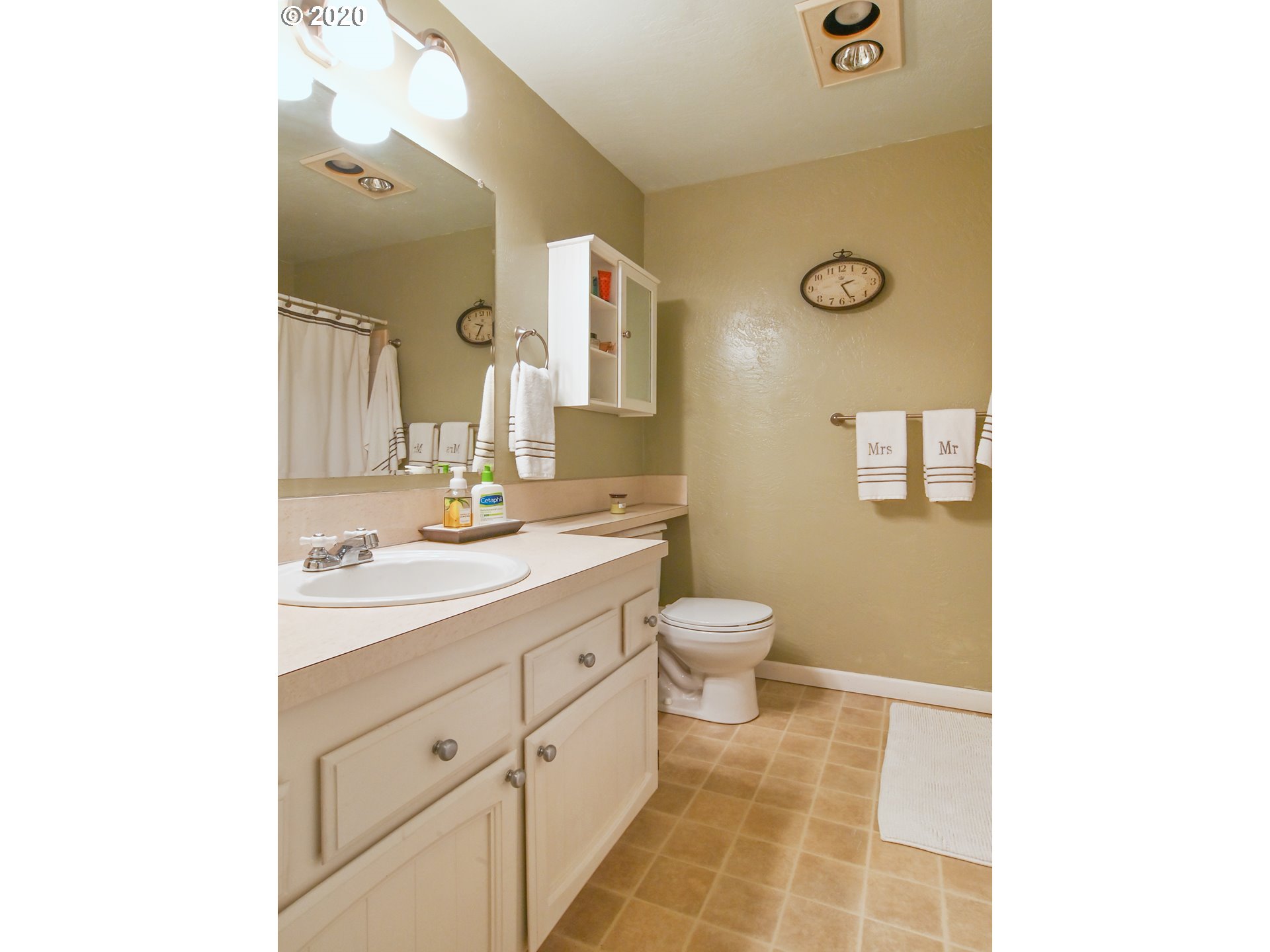 4441 Fox Hollow Road, Unit 2 Eugene, OR 97405 - Photo 17 of 31 Gallery Image 17