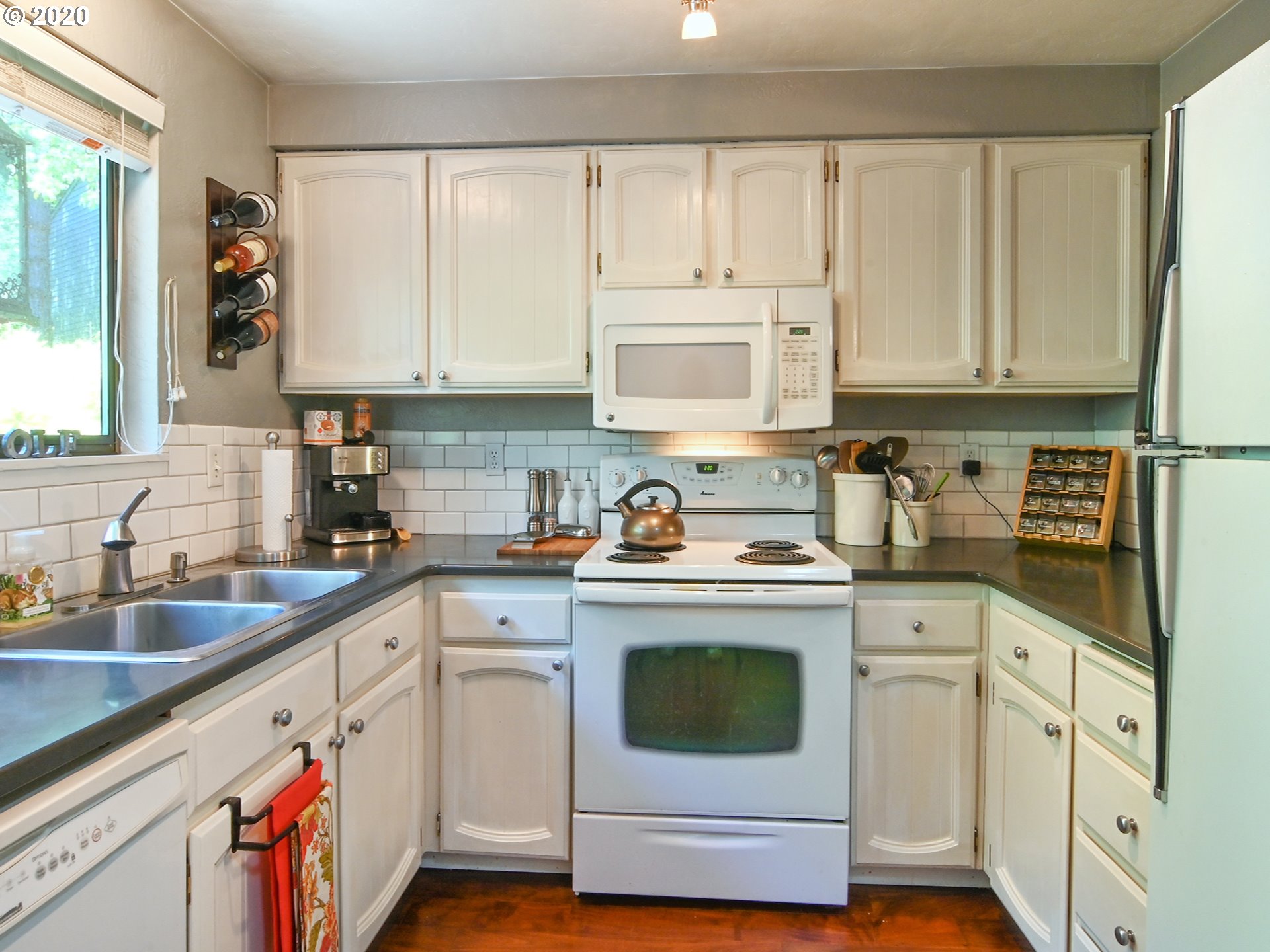 4441 Fox Hollow Road, Unit 2 Eugene, OR 97405 - Photo 8 of 31 Gallery Image 8