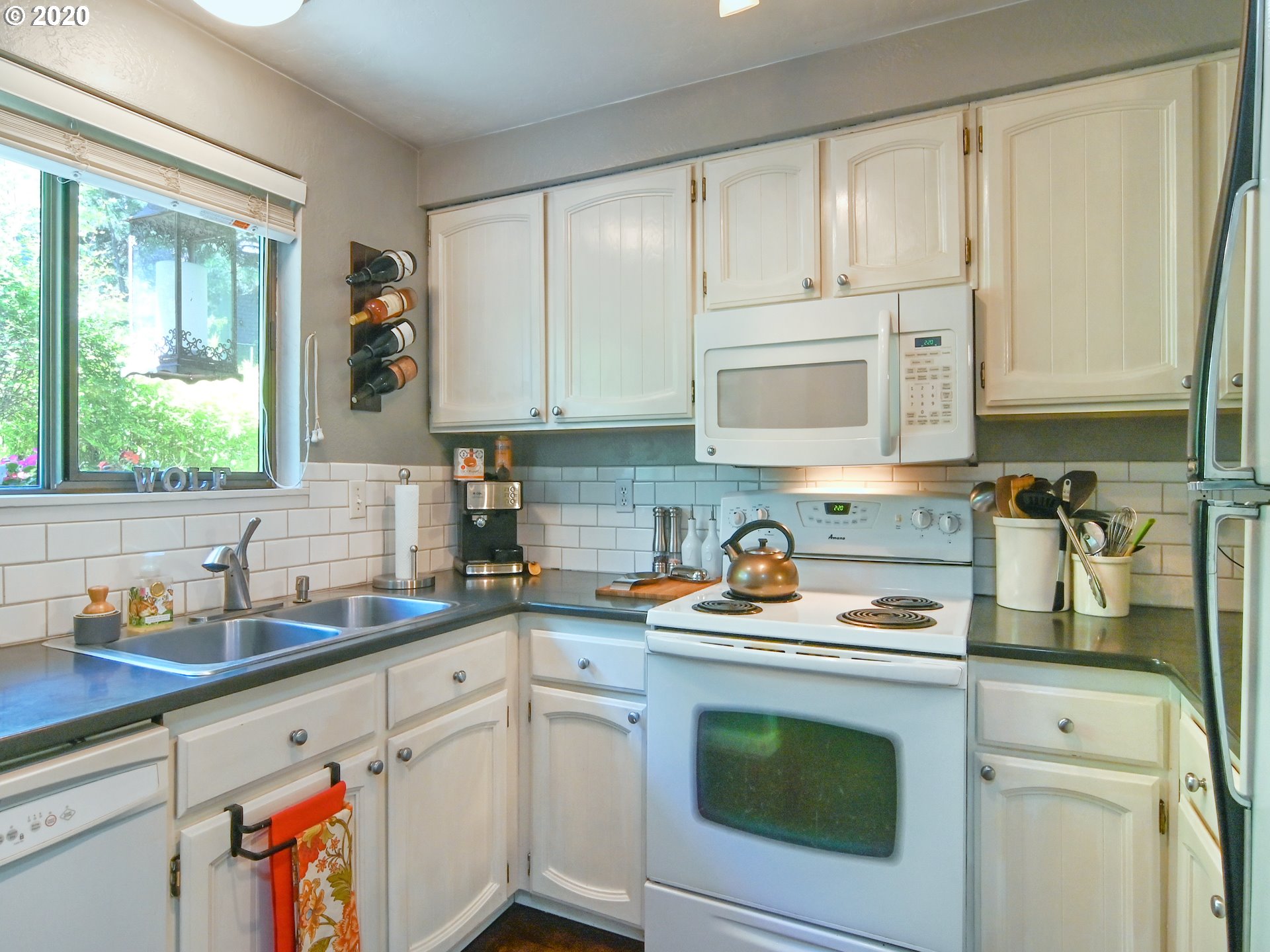 4441 Fox Hollow Road, Unit 2 Eugene, OR 97405 - Photo 9 of 31 Gallery Image 9