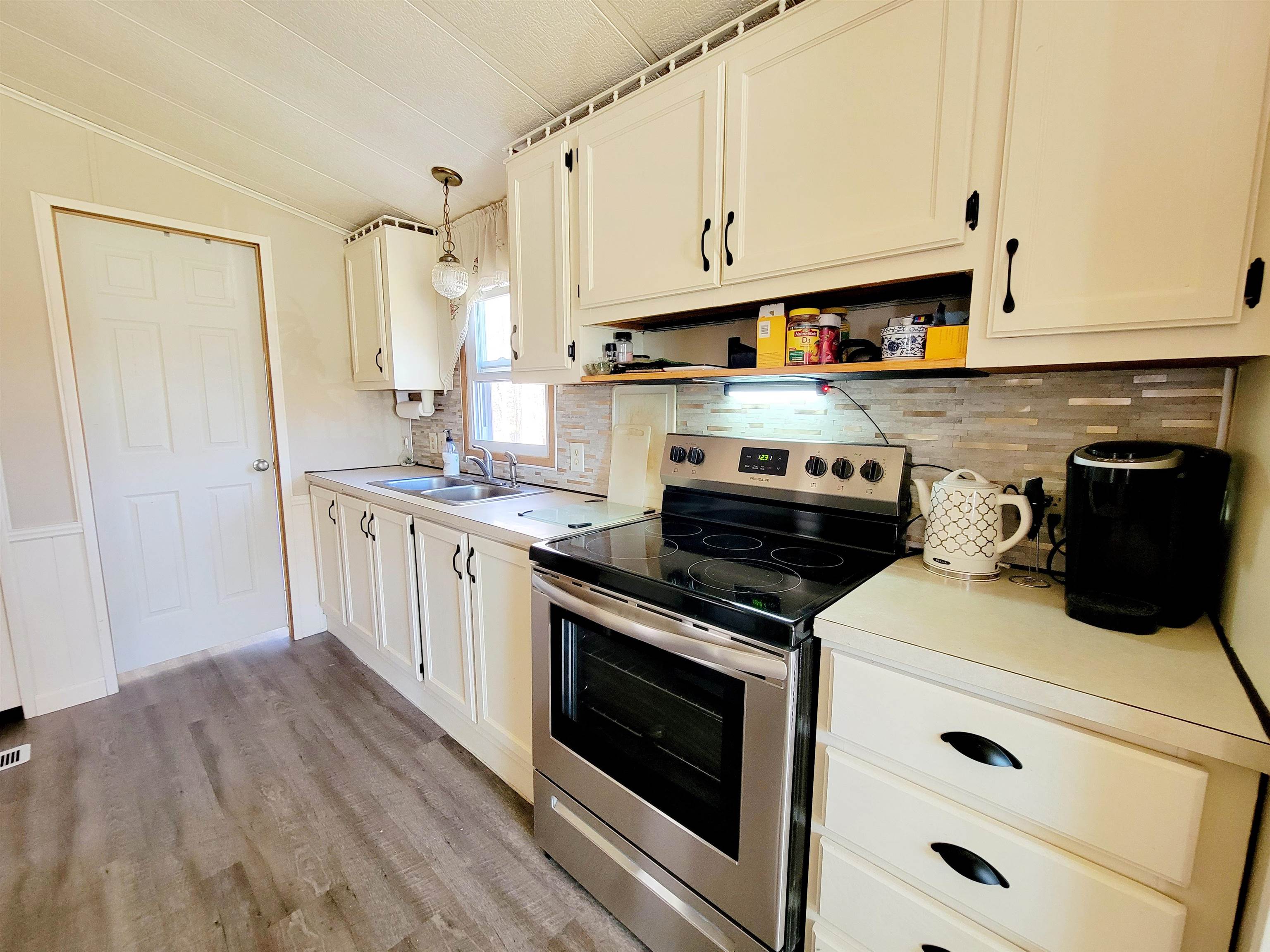 22 Agent Road Raymond, NH 03077 - Photo 5 of 24