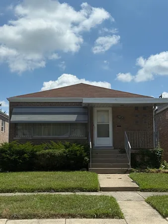 a front view of house with yard