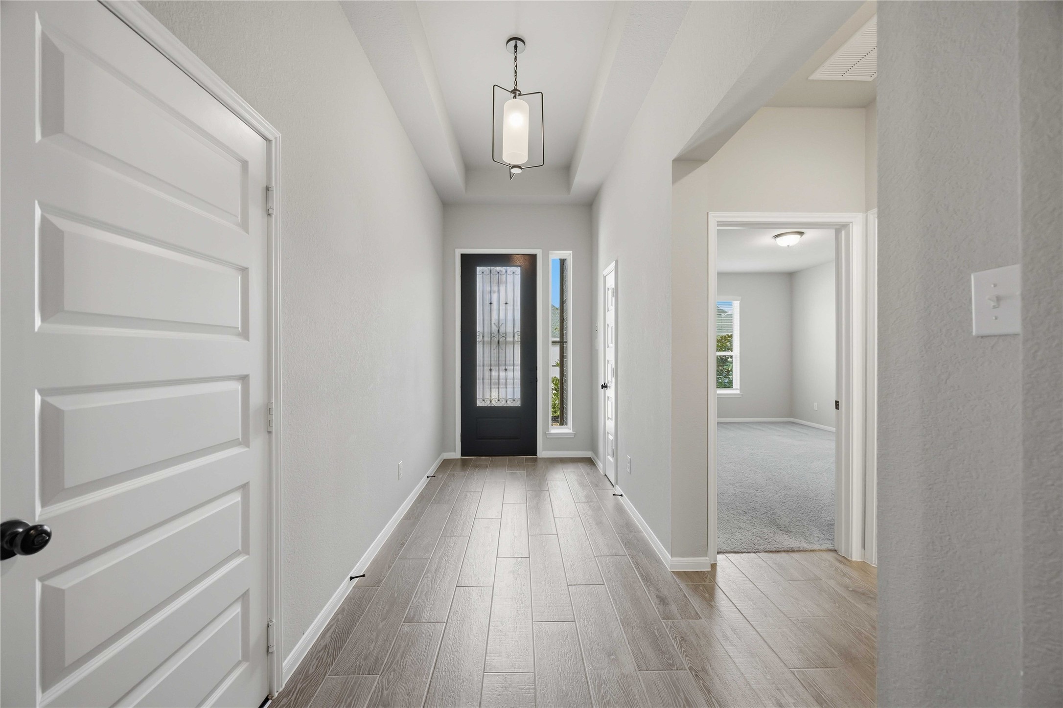 2808 Bisbee Road League City, TX 77573 - Photo 3 of 42 8' Foot Black & Reeded Glass Entry w/ Coat Closet