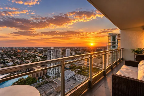 $450,000 | 92 Southwest 3rd Street, Unit 4407, Miami, FL 33130