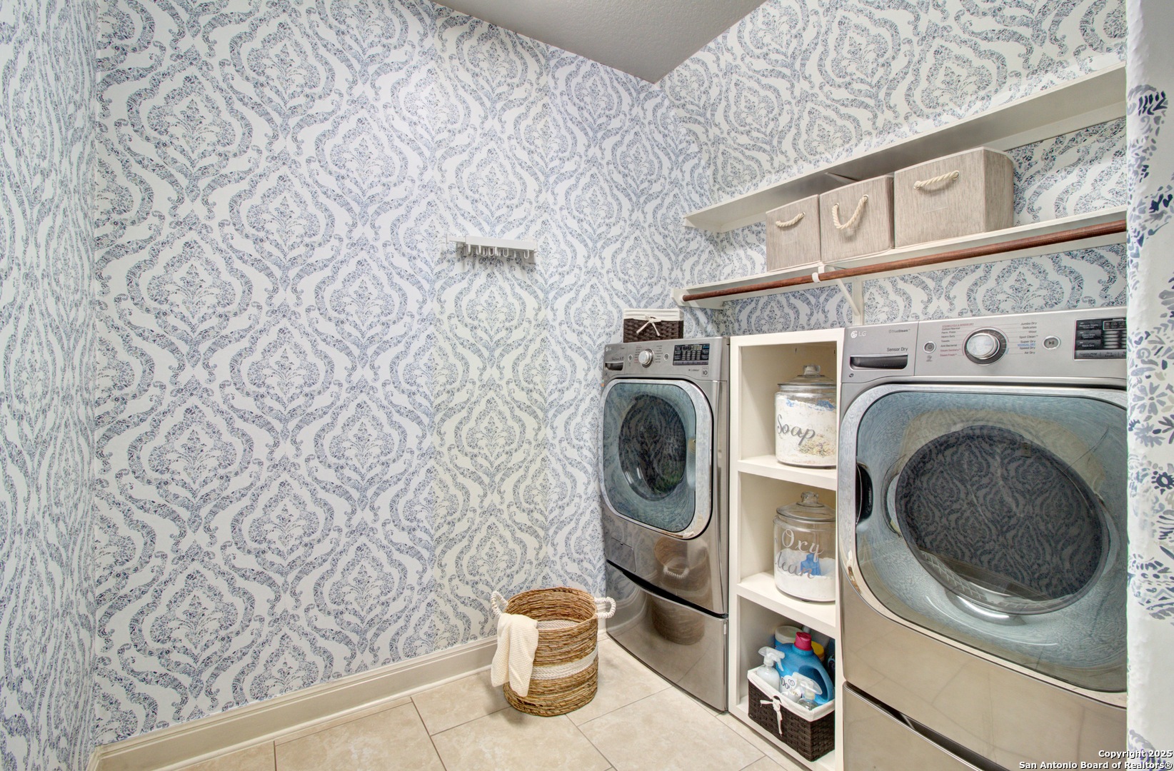 28518 Tristant Ridge San Antonio, TX 78260 - Photo 17 of 43 a utility room with dryer and washer