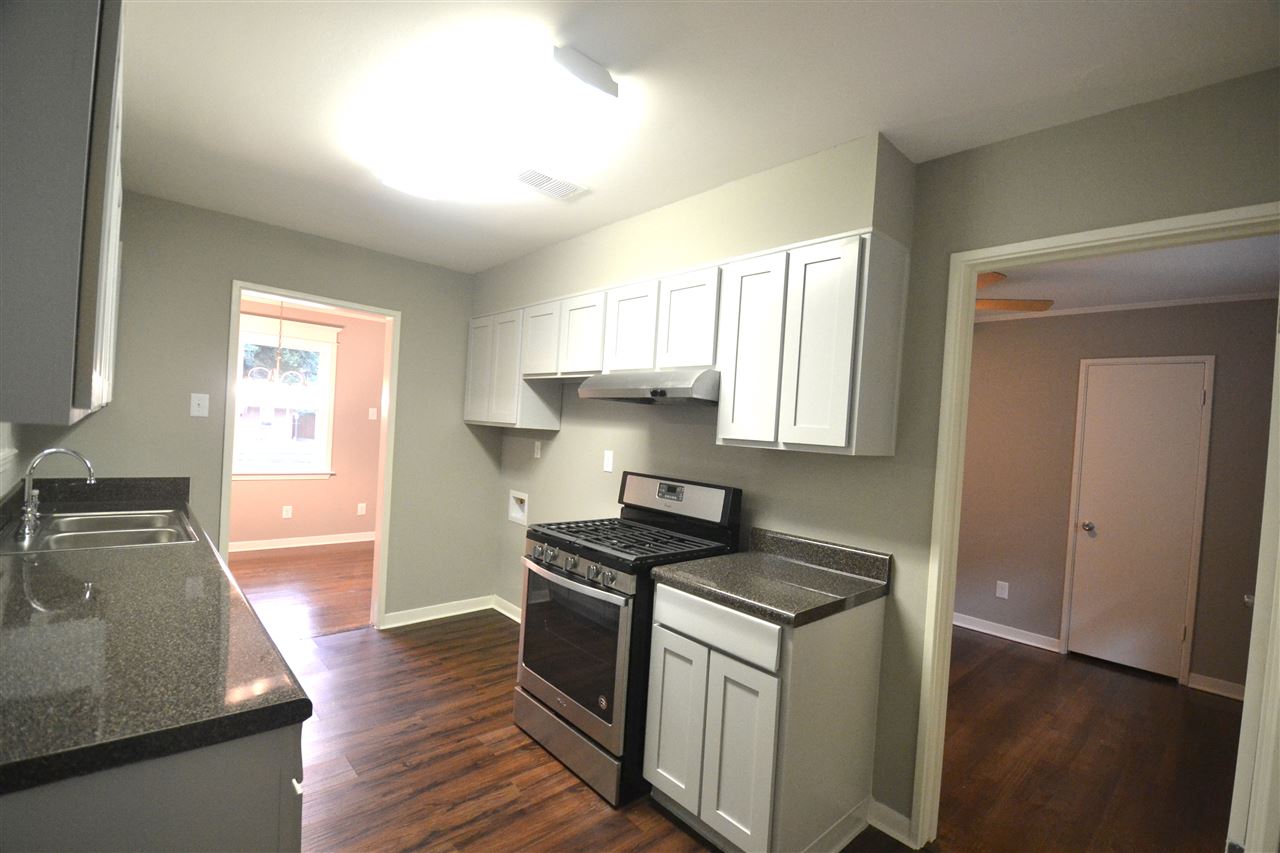4932 Sea Isle Road Memphis, TN 38117 - Photo 4 of 15