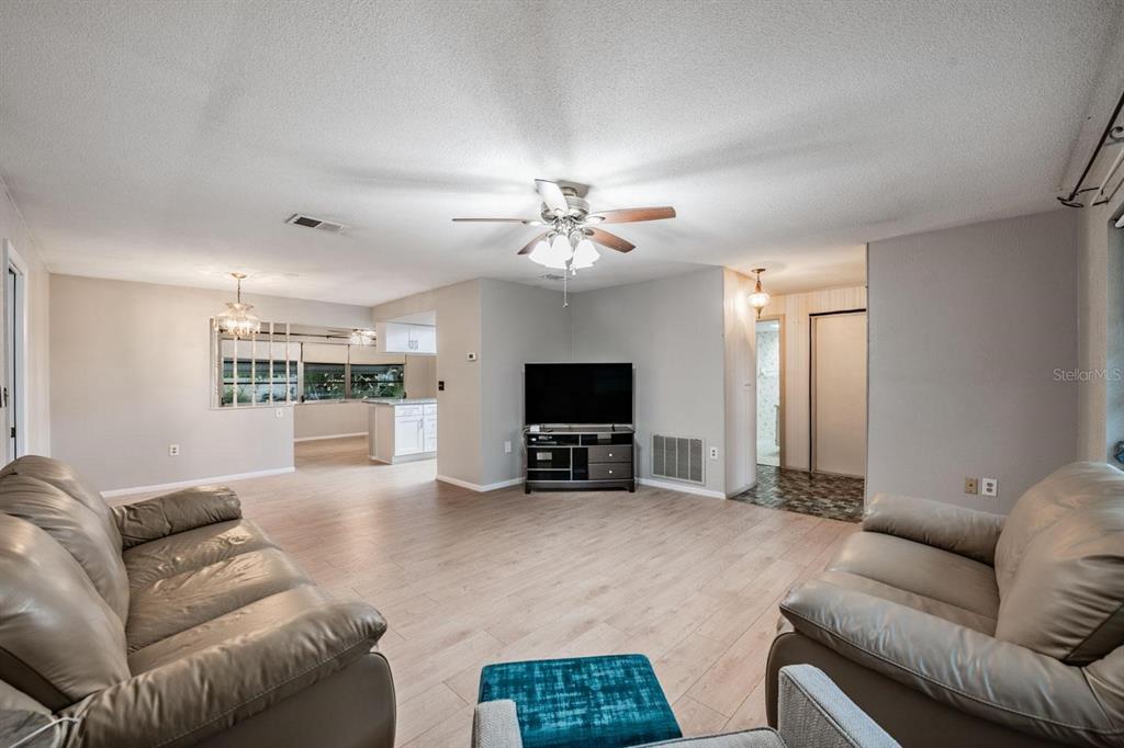 20 Shell Circle Palm Harbor, FL 34684 - Photo 6 of 34 Gallery Image 6