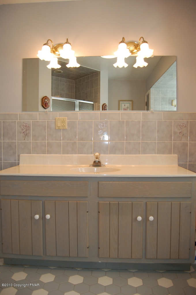 4566 Lower Cherry Valley Road Stroudsburg, PA 18360 - Photo 10 of 12 Master Bath
