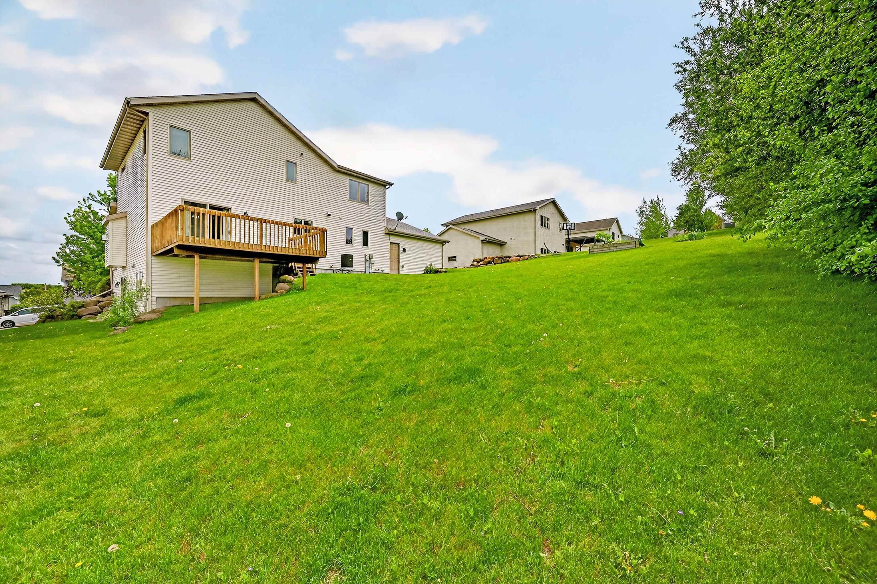 705 Stonefield Way Mount Horeb, WI 53572 - Photo 12 of 44