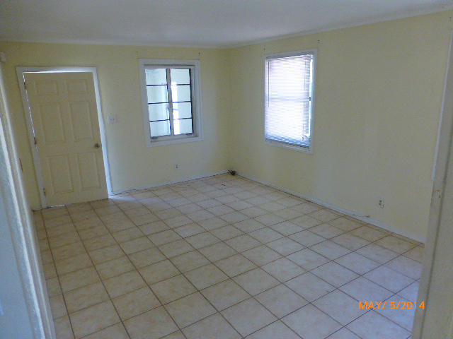 856 West 2nd Street Riviera Beach, FL 33404 - Photo 8 of 22 an empty room with windows