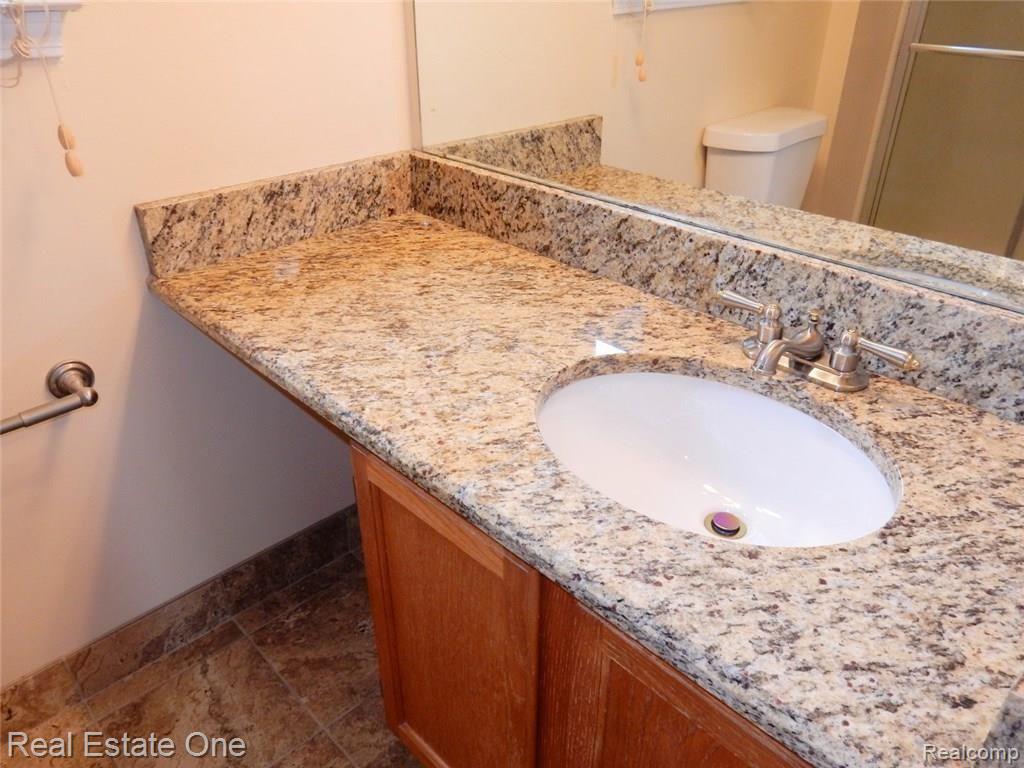 385 Arlington Drive Rochester, MI 48307 - Photo 39 of 64 Bathrooms (8) (Large).JPG