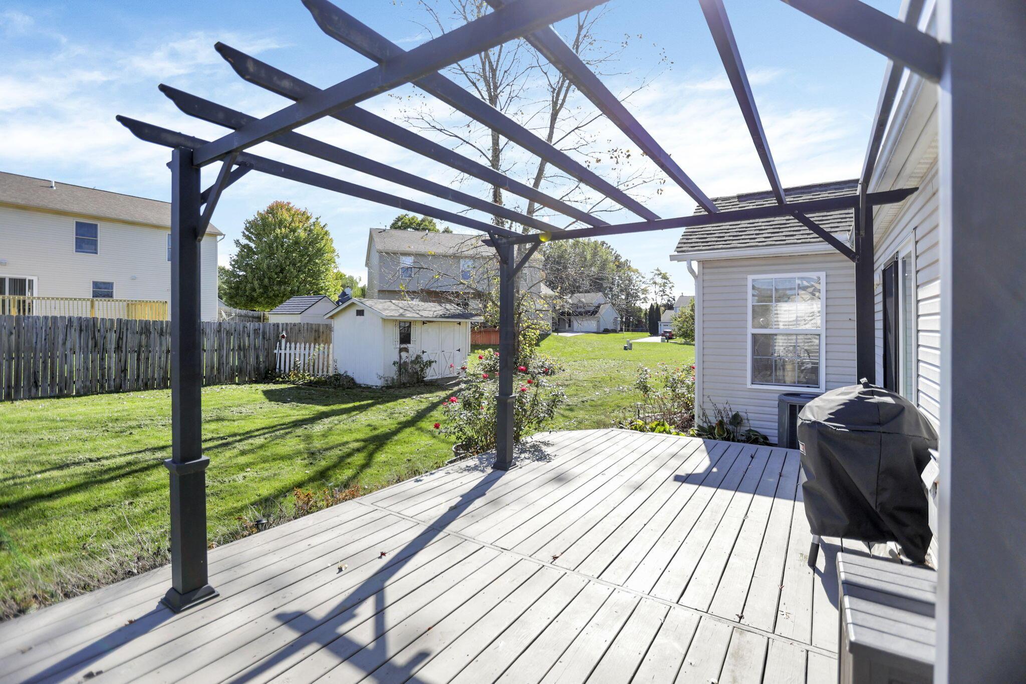 1588 Heatherview Lane Heath, OH 43056 - Photo 44 of 52 Rear Deck