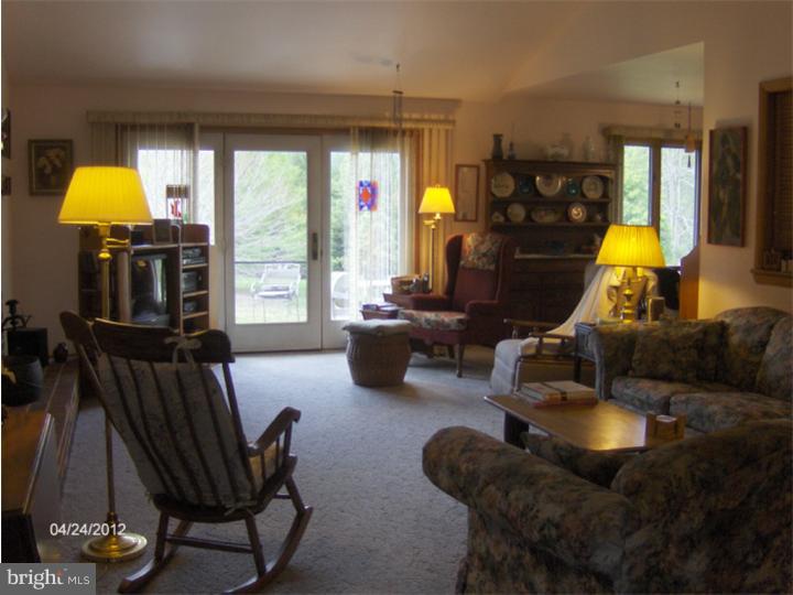 3 Ridge Road Southampton, NJ 08088 - Photo 4 of 24 Living Room