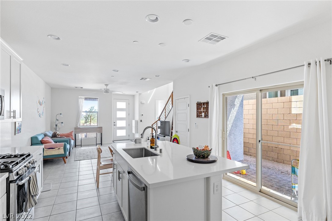 809 East Sunset Road Henderson, NV 89011 - Photo 13 of 33 Gallery Image 13