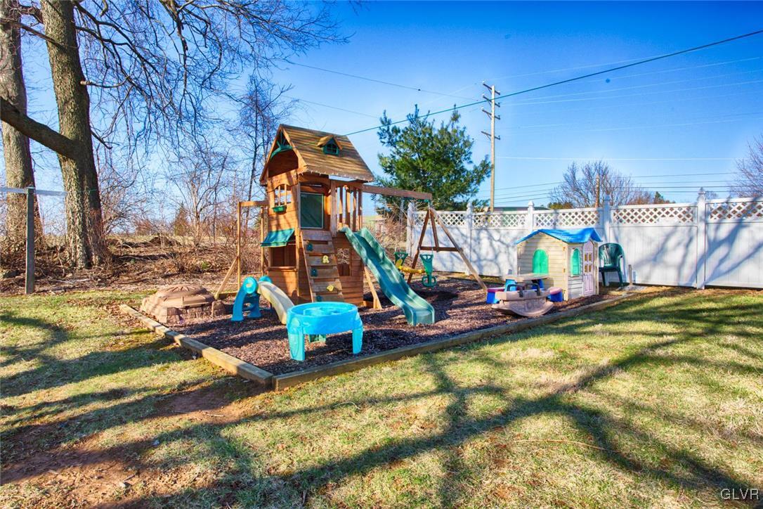 736 Bangor Road Nazareth, PA 18064 - Photo 4 of 22 Gallery Image 4