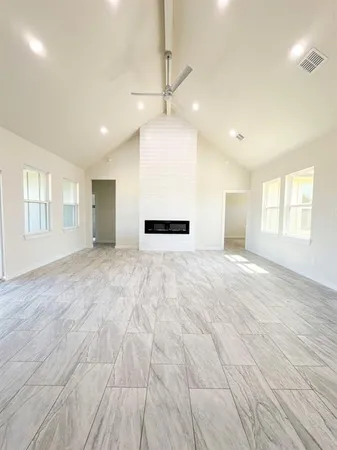 $2,800 | 532 Highview Court, Godley, TX 76044