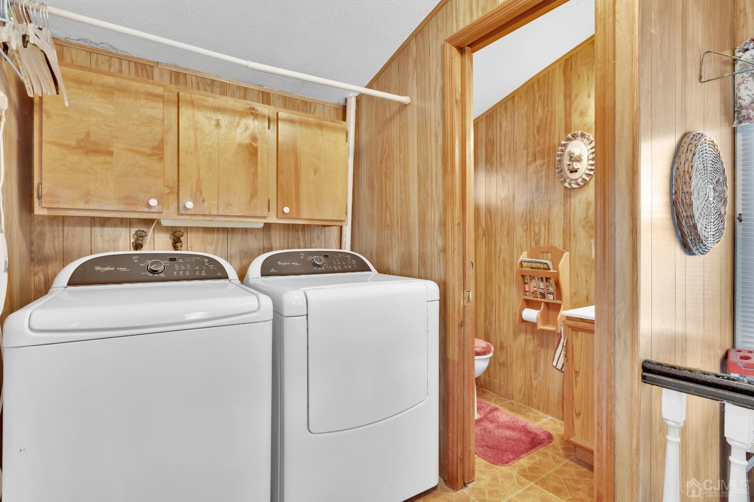 184 Creek Road Keansburg, NJ 07734 - Photo 13 of 29 a utility room with dryer and washer