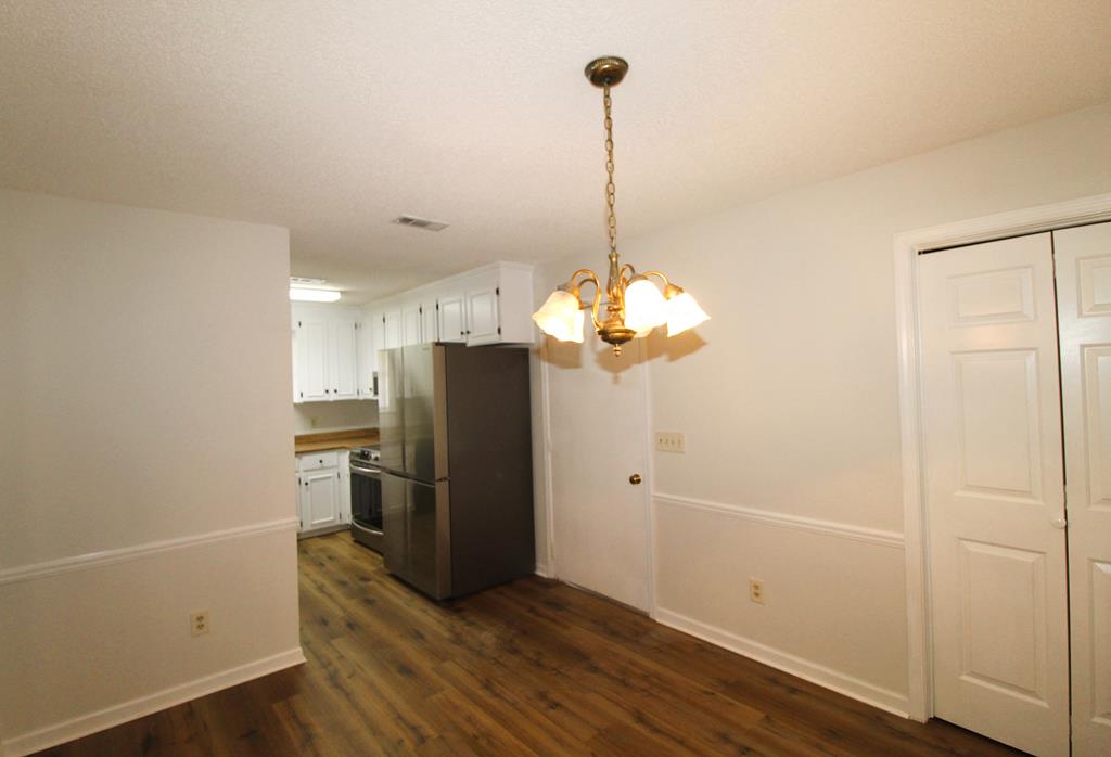 101 East Roxbury Road Dothan, AL 36305 - Photo 5 of 27 Dining Room to Kitchen