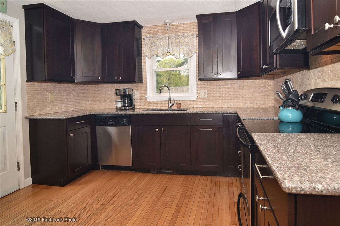 39 Lemis Street Coventry, RI 02816 - Photo 11 of 39