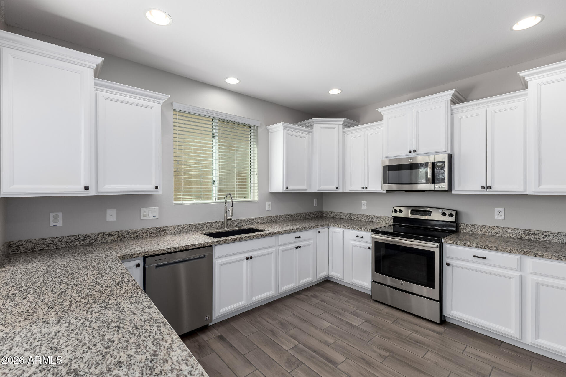 1059 South Reber Avenue Gilbert, AZ 85296 - Photo 5 of 23 12 - Reber