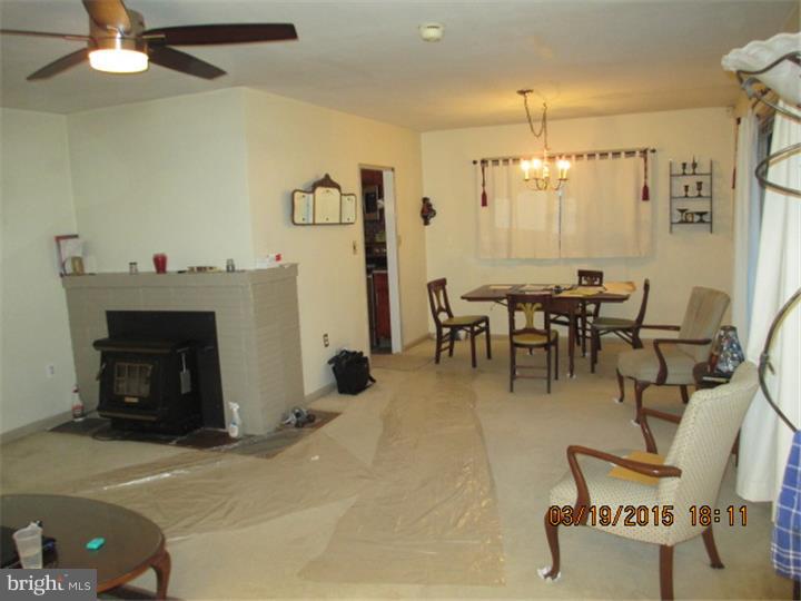 125 Ridgeland Road Wilmington, DE 19803 - Photo 6 of 22 Living Room