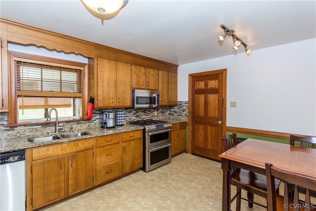 4040 Falstone Road Richmond, VA 23234 - Photo 6 of 50 Eat In Kitchen