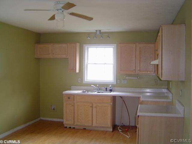 5326 Meadoway Road Richmond, VA 23234 - Photo 4 of 11 Kitchen - Laminate Flooring - Large Eat-In-Kitche