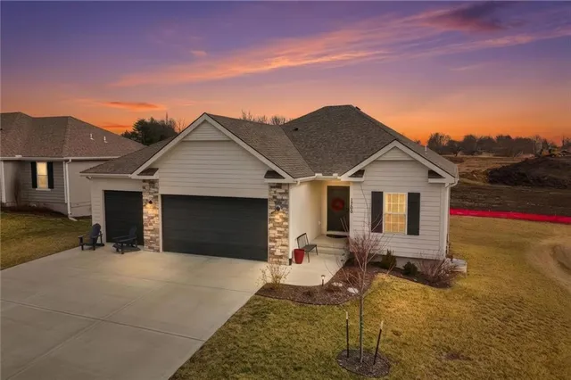 $465,000 | 1709 Cottonwood Creek Avenue, Kearney, MO 64060