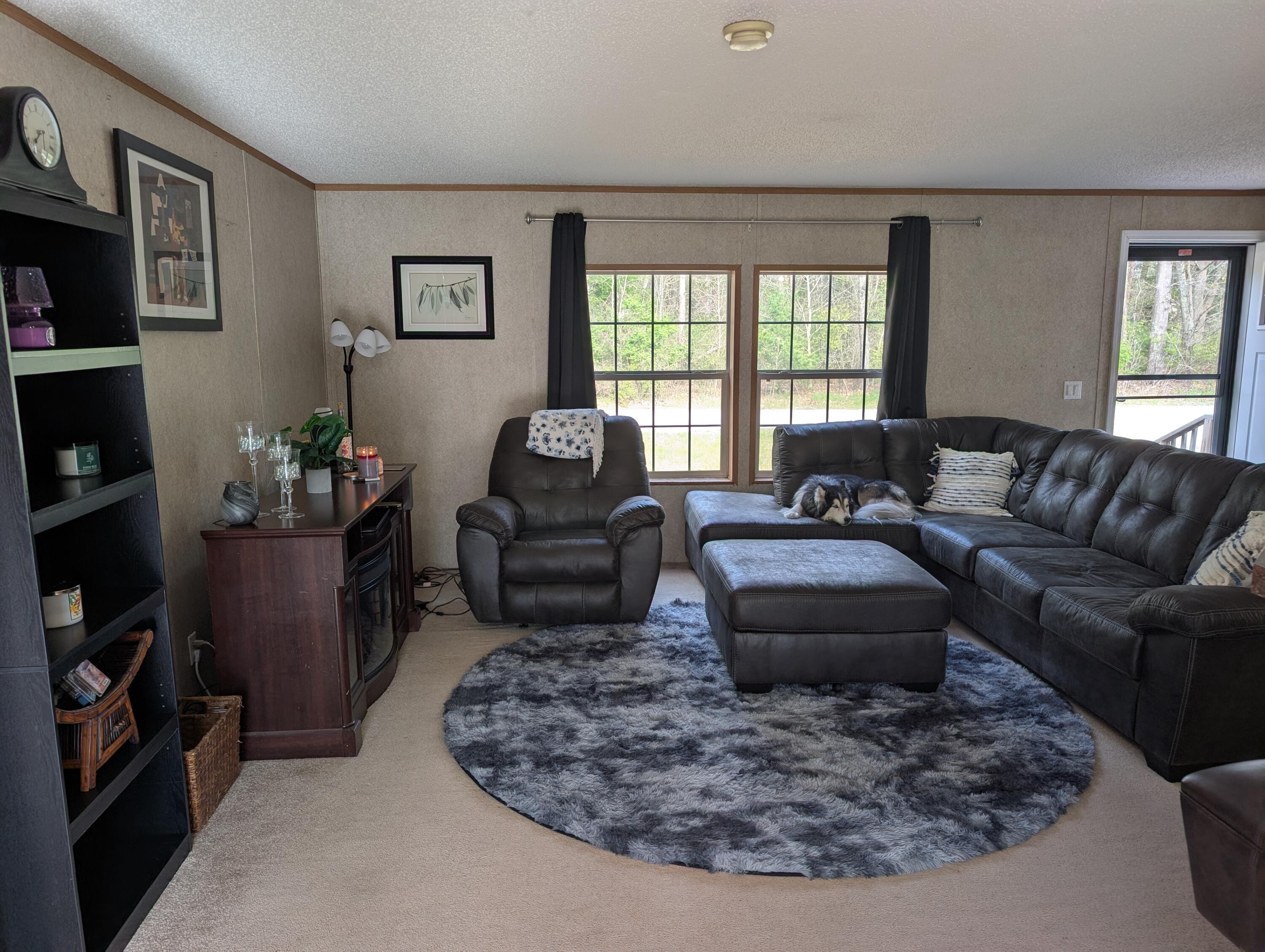 626 West River Road Muskegon, MI 49445 - Photo 10 of 28 River living room 2