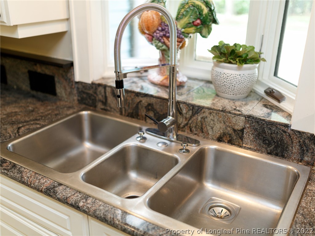 329 Summertime Road Fayetteville, NC 28303 - Photo 11 of 36 Gallery Image 11