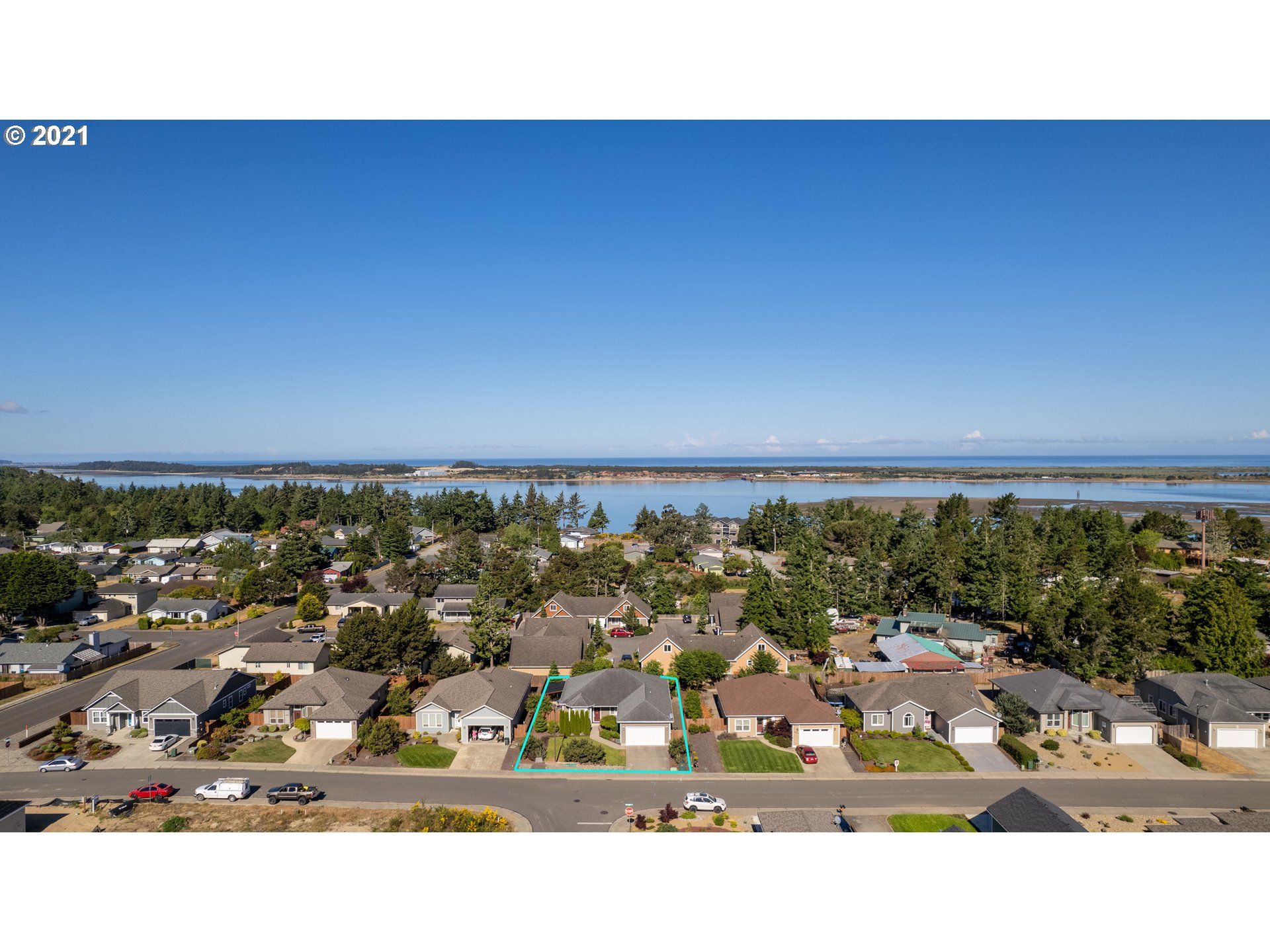 1930 Roosevelt Street North Bend, OR 97459 - Photo 2 of 32