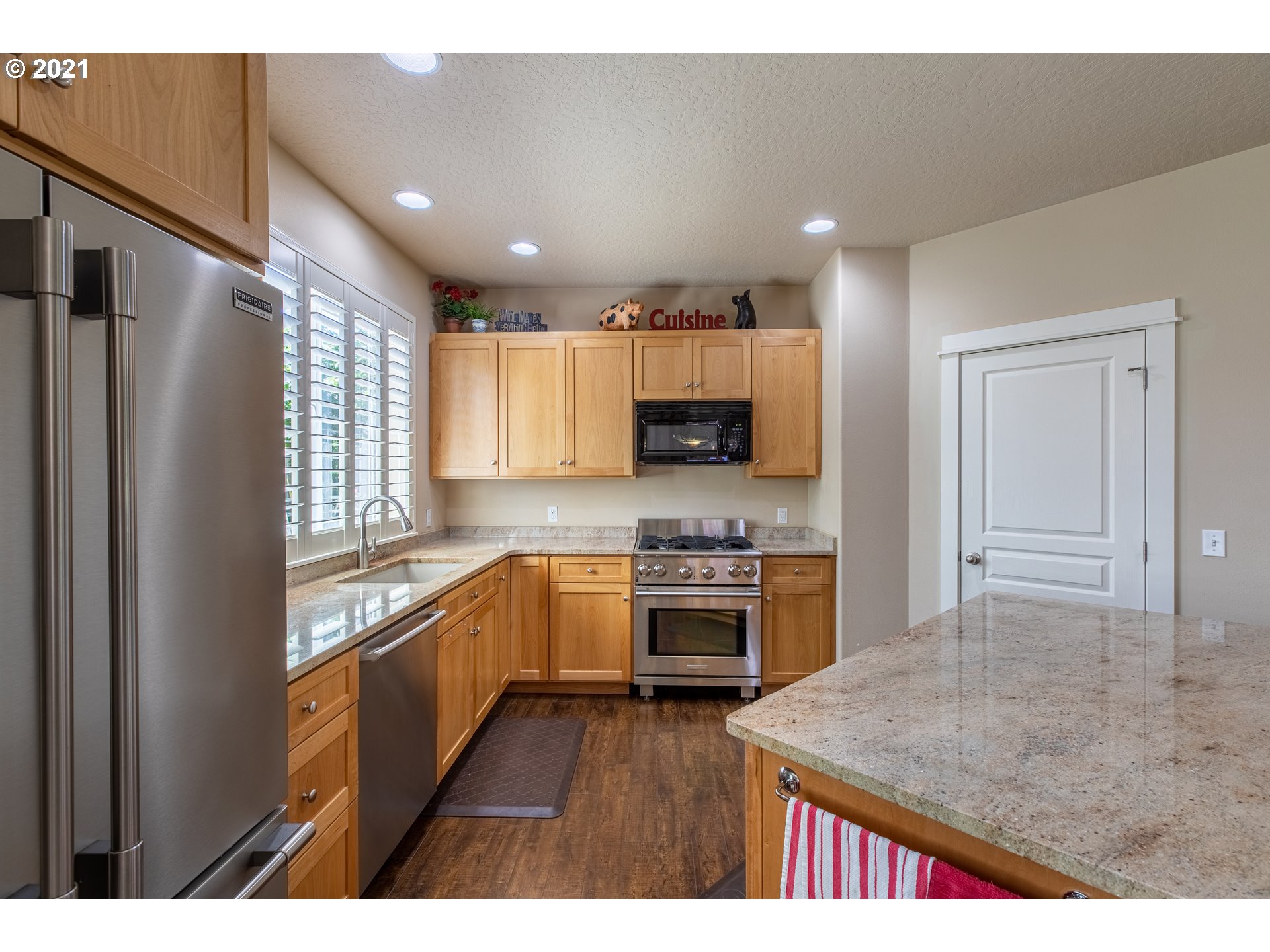 1930 Roosevelt Street North Bend, OR 97459 - Photo 11 of 32