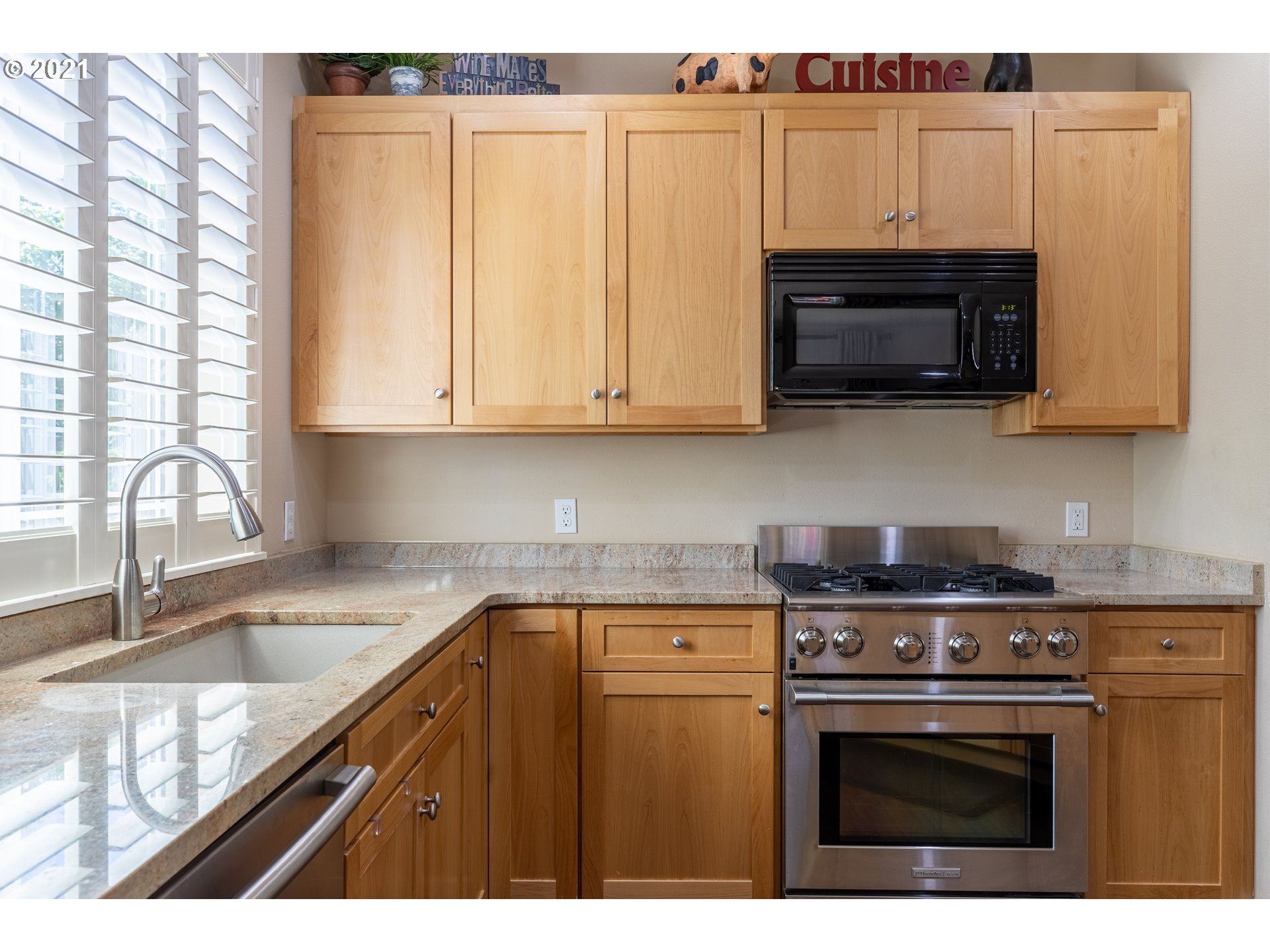 1930 Roosevelt Street North Bend, OR 97459 - Photo 12 of 32