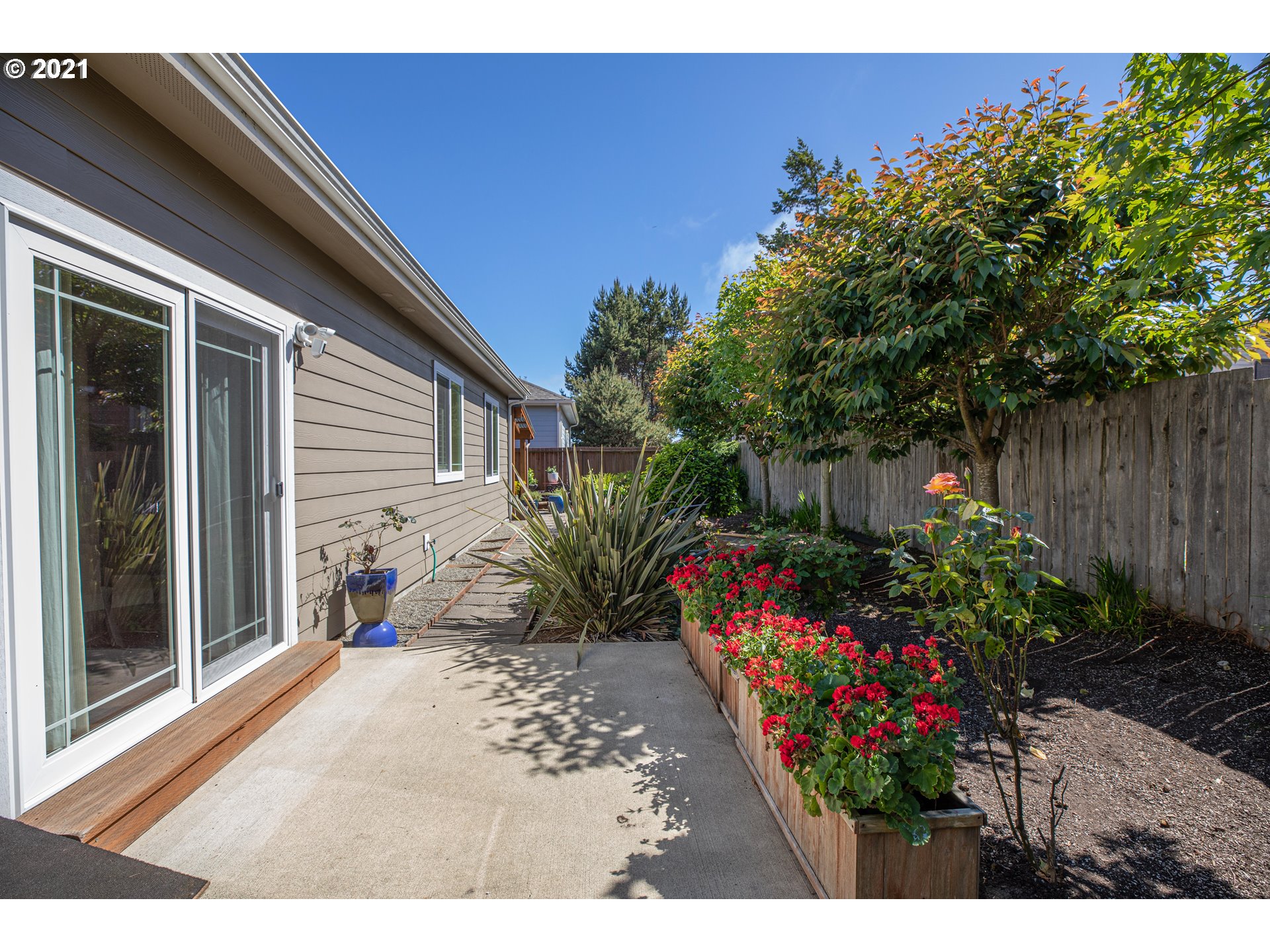 1930 Roosevelt Street North Bend, OR 97459 - Photo 29 of 32