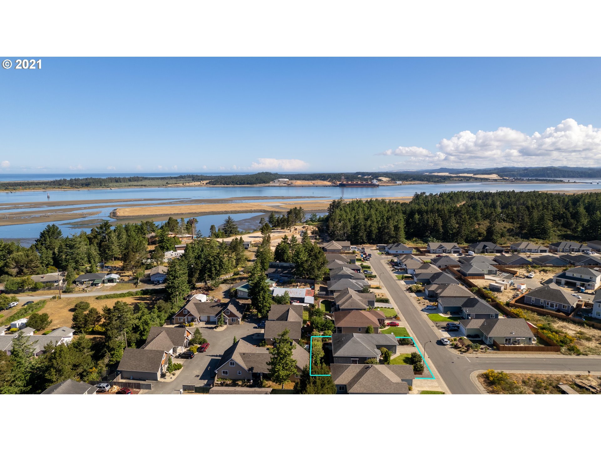 1930 Roosevelt Street North Bend, OR 97459 - Photo 31 of 32