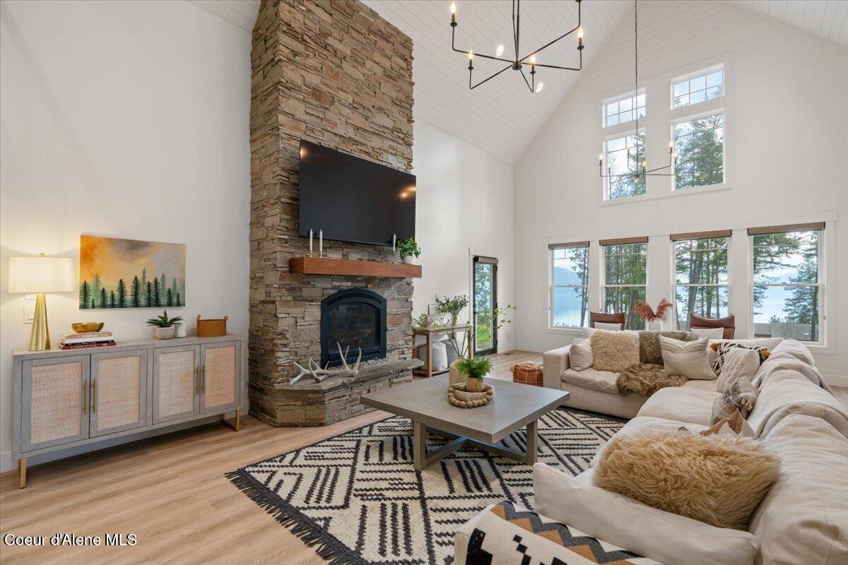 357 East David Thompson Road Hope, ID 83836 - Photo 5 of 47 022-Living Room