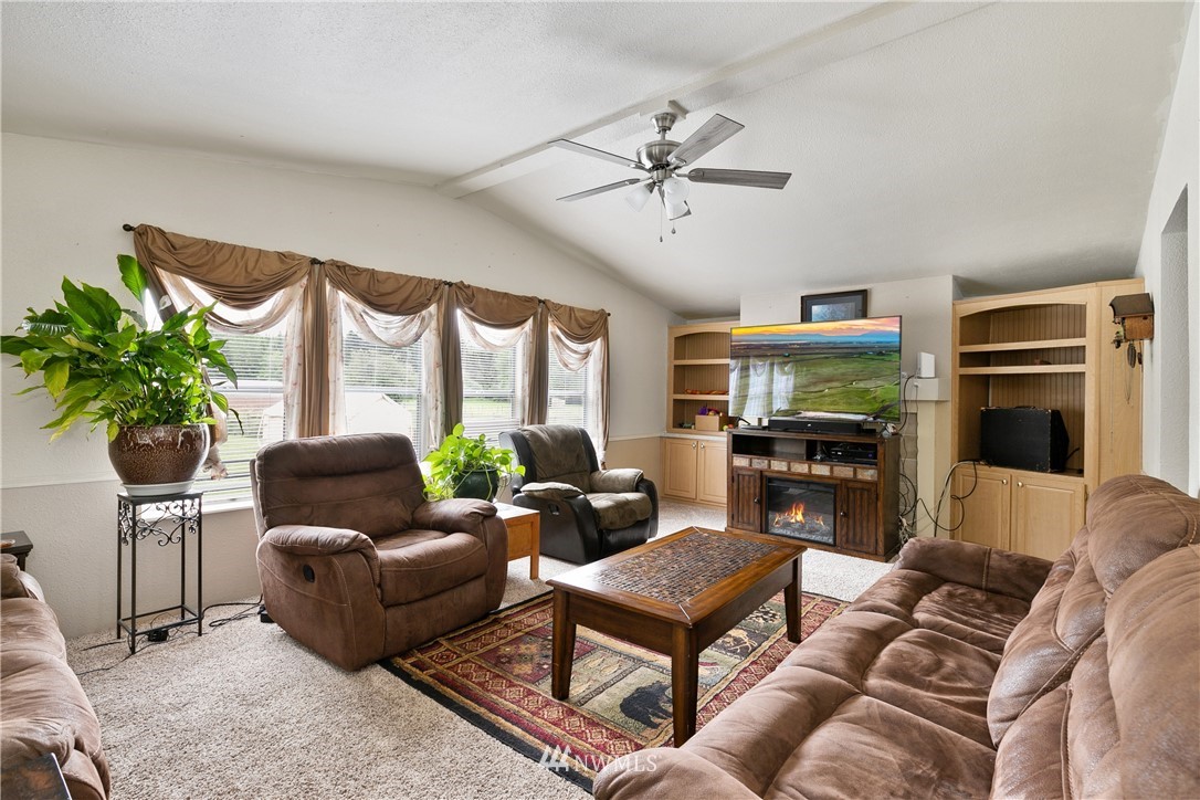 6733 Fir Tree Road Southeast Olympia, WA 98513 - Photo 8 of 25 Gallery Image 8