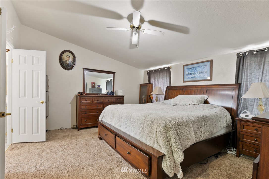 6733 Fir Tree Road Southeast Olympia, WA 98513 - Photo 9 of 25 Gallery Image 9