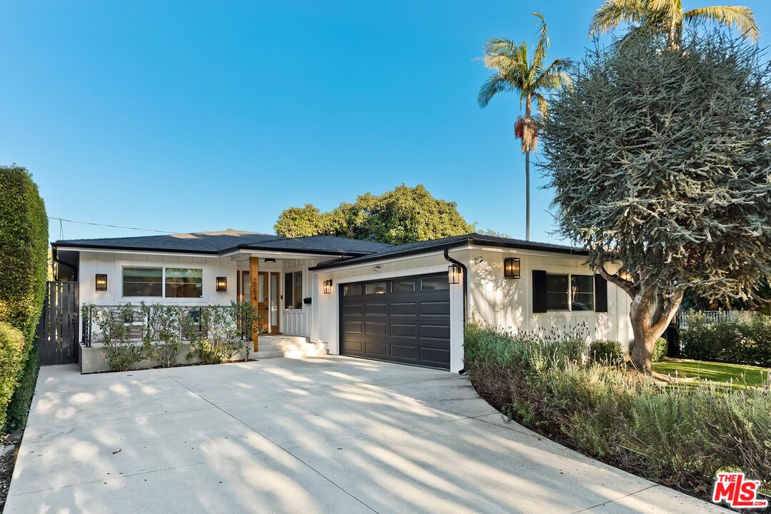 2554 Amherst Avenue Los Angeles, CA 90064 - Photo 2 of 39