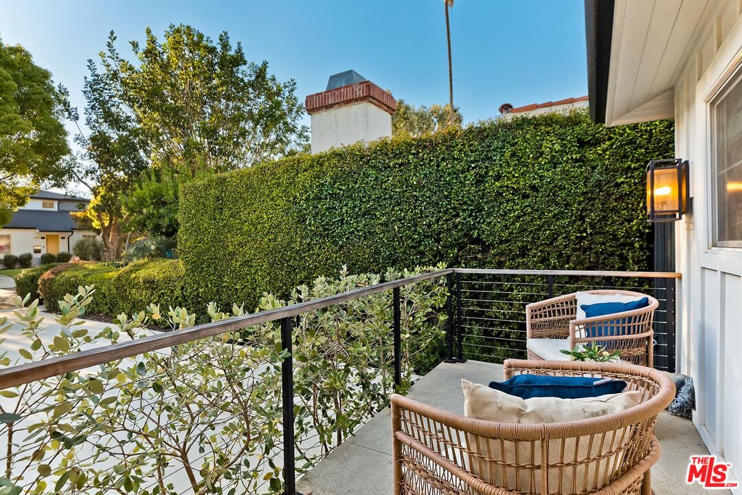 2554 Amherst Avenue Los Angeles, CA 90064 - Photo 4 of 39