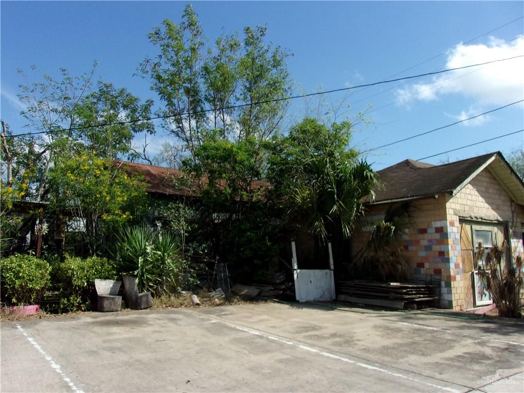 700 Doherty Avenue Mission, TX 78572 - Photo 2 of 7 a view of a house with a yard