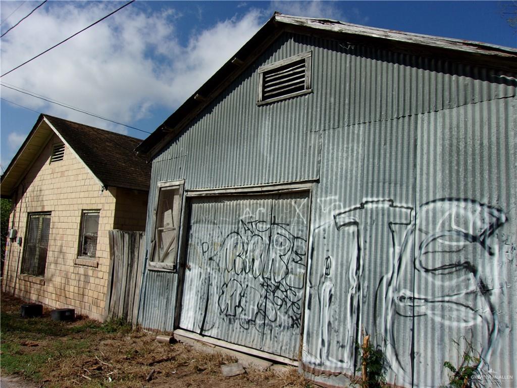 700 Doherty Avenue Mission, TX 78572 - Photo 3 of 7 a view of a house with a door
