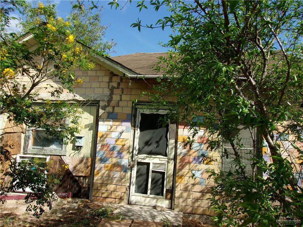 700 Doherty Avenue Mission, TX 78572 - Photo 4 of 7 a view of a house with a tree