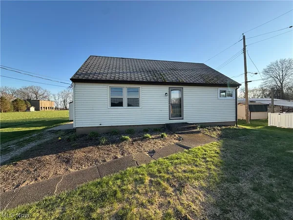 $1,100 | 2024 Delaware Drive Southeast, New Philadelphia, OH 44663