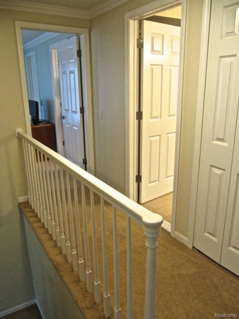 347 Lake Forest Road Rochester, MI 48309 - Photo 41 of 58 Hallway Upstairs